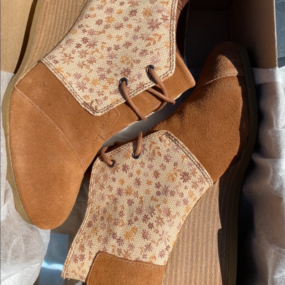 TOM’S BROWN DESERT WEDBE WOMANS BOOTIES SHOES NEW